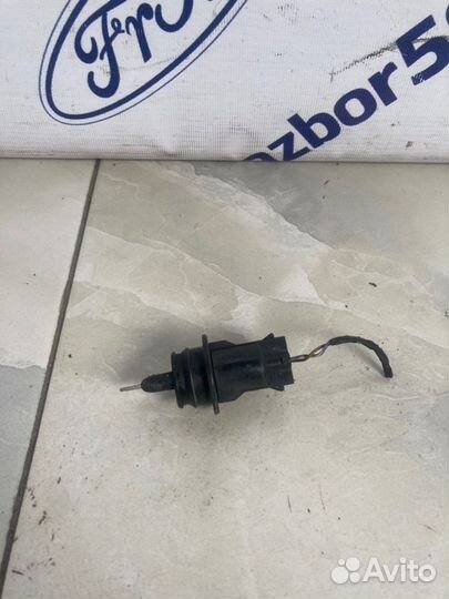 Датчик уровня жидкости омывателя Skoda Octavia A5