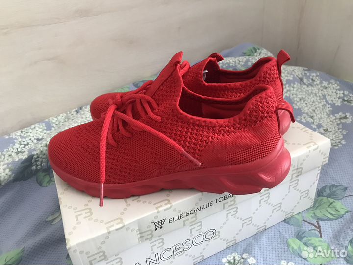 Кроссовки женские