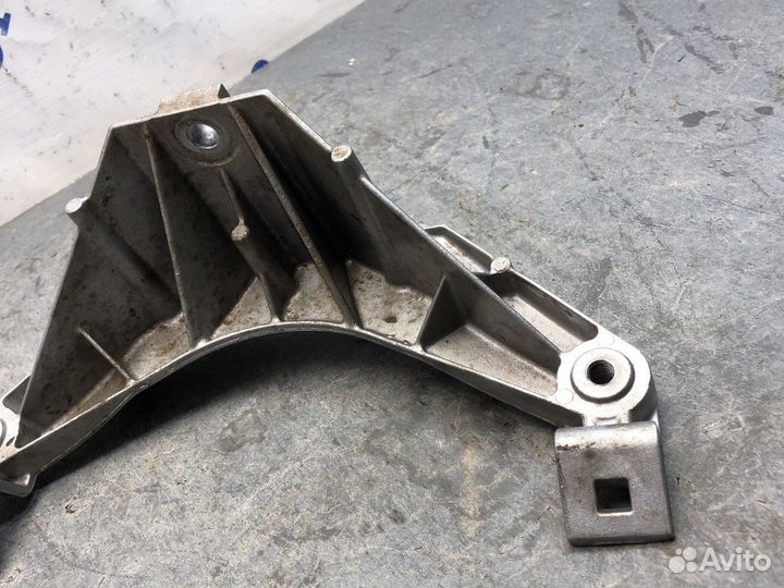 Кронштейн перед панели BMW X6