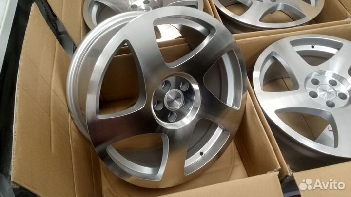 На VAG новые диски R18 8.5J 5х100 ET35-45 57.1