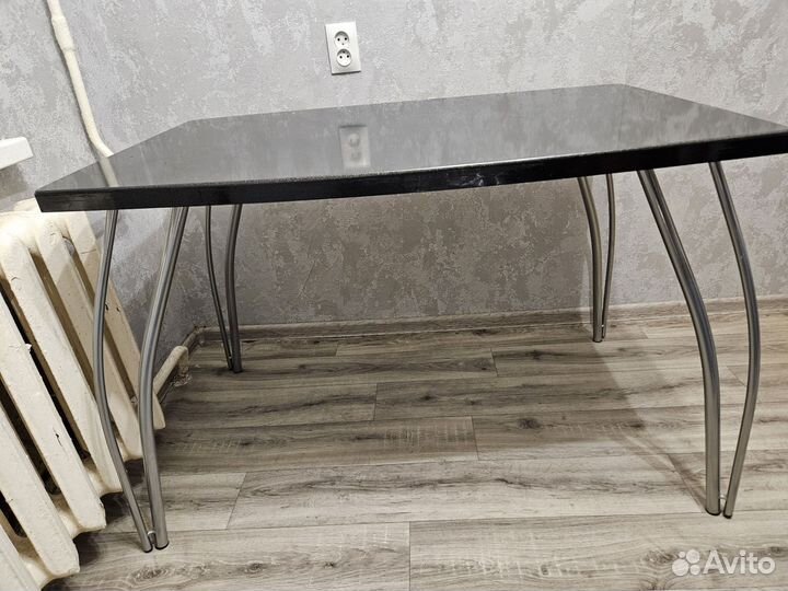 Кухонный стол