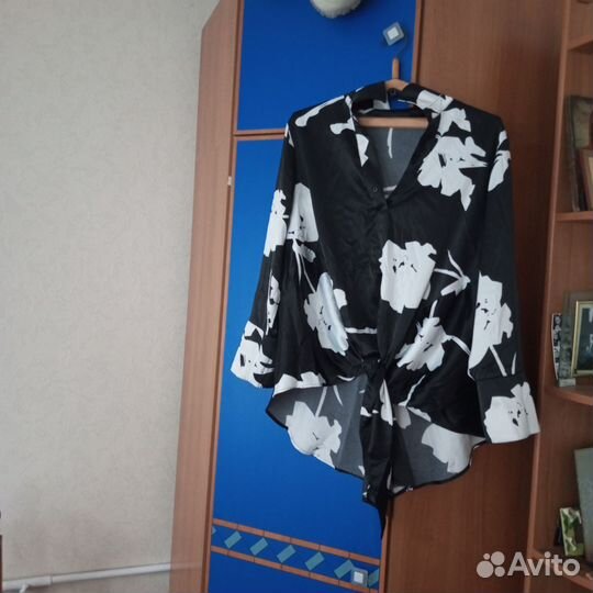 Продаю блузку из атласа