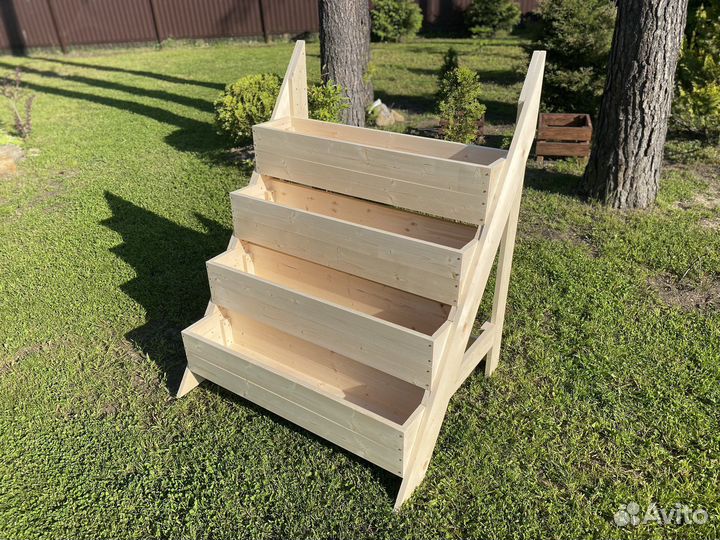 Ярусная грядка-кашпо в виде лесенки