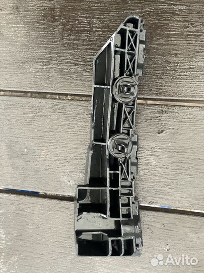 Правое крепление заднего бампера toyota rav 4