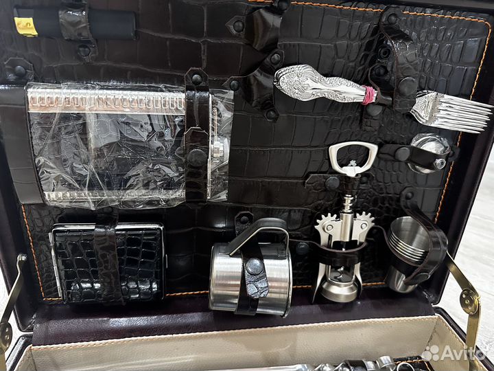 Набор для пикника в чемодане