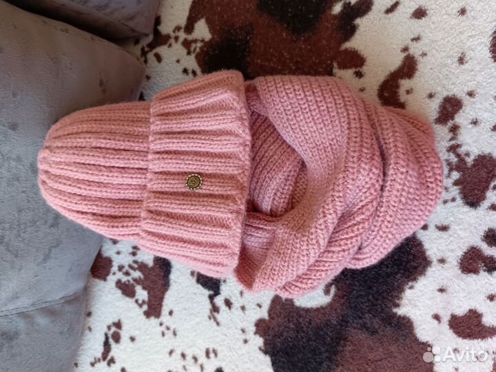 Вязаный комплект женский