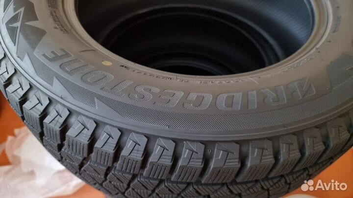 Bridgestone Blizzak DM-V2 225/65 R17