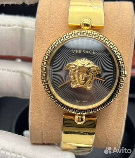 Женские часы Versace