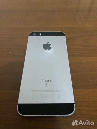 iPhone SE, 16 ГБ