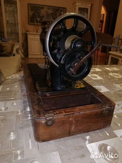 Швейная машинка Зингер (Singer)