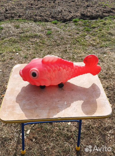 Игрушка пластмассовая рыба СССР