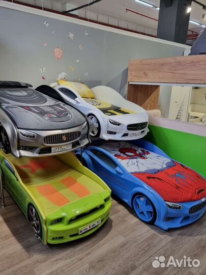 Детская кровать машина