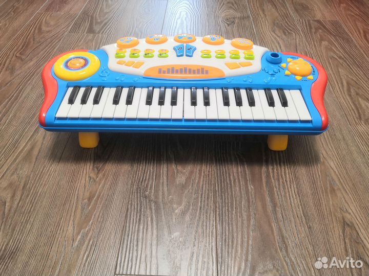 Детский игрушечный синтезатор /пианино