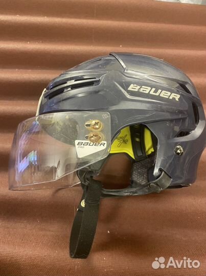 Хоккейный шлем