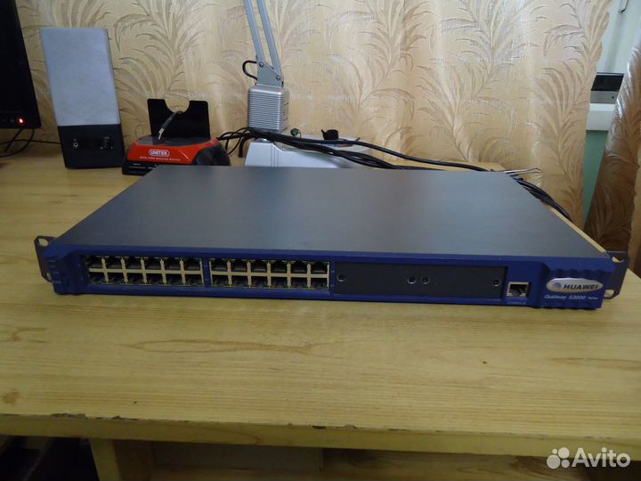 Коммутаторы Huawei и D-Link 24 порта