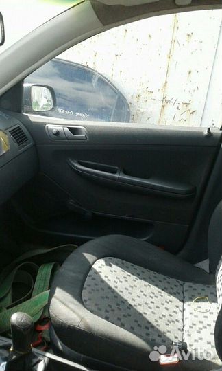 Обшивка двери Skoda fabia