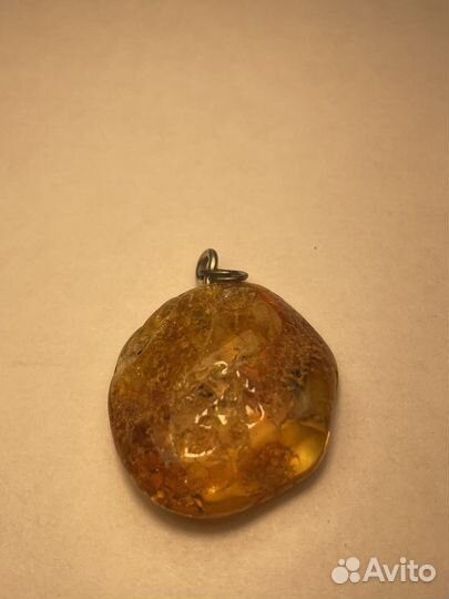 Кулон янтарный