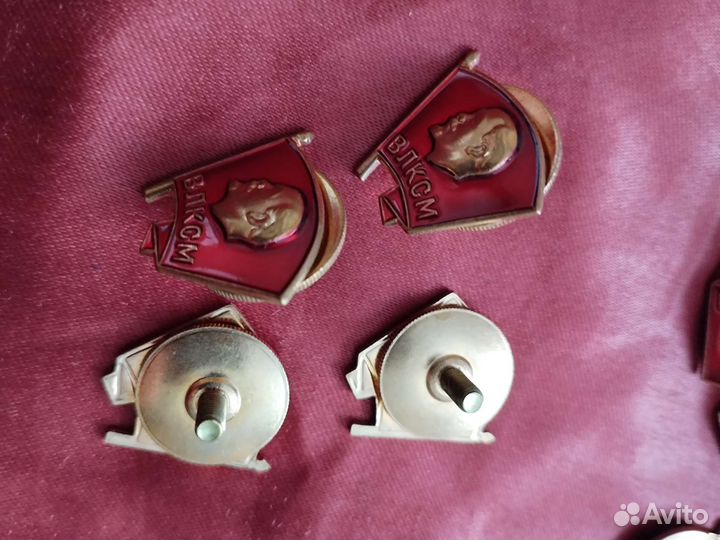 Значки комсомольские