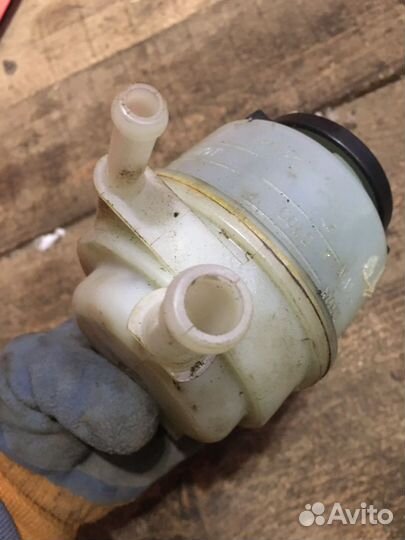 Бачок гидроусилителя Toyota Camry 40