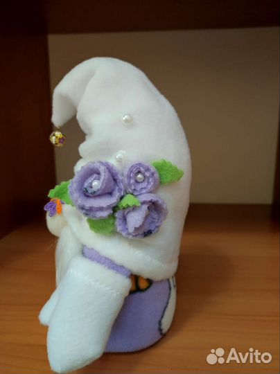 Новогодняя композиция ручной работы и гном