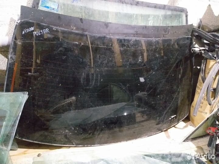 Заднее стекло Nissan Pulsar