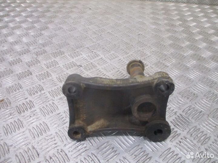 Кронштейн цилиндра подъема кабины Mercedes-Benz A9