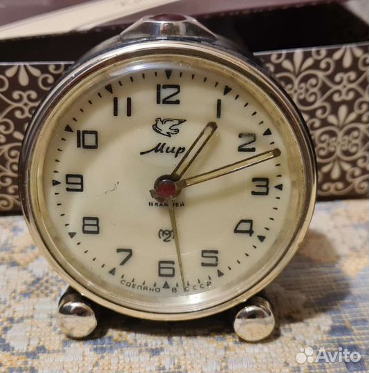 Продаю будильник мир