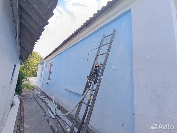 Утепление стен домов, закачка пены пеноизол