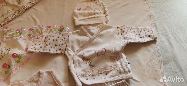 Комплект на выписку для девочки