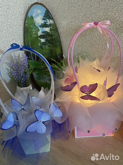 Букеты из бабочек в корзинке