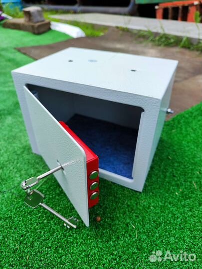 Сейф металлический