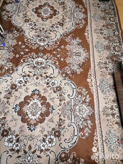 Ковер шерстяной овальный