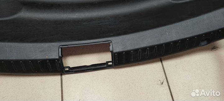 Облицовка задней панели багажника Mazda 3 BL