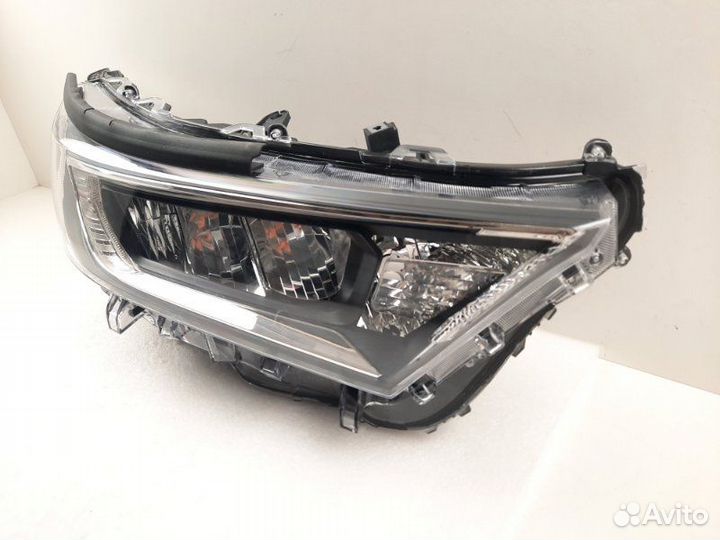 Фара правая Toyota Rav4 U50 2018