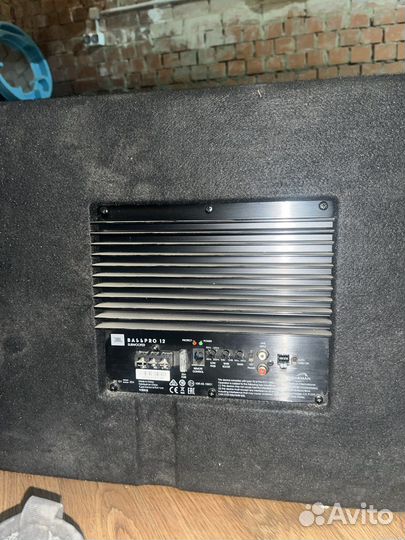 Активный сабвуфер jbl