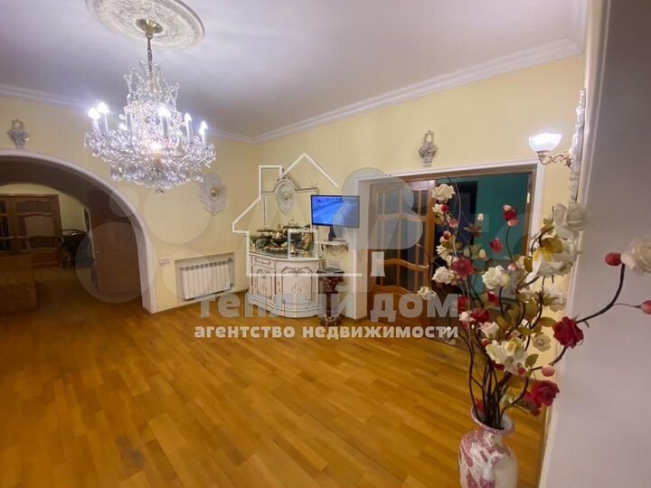 Дом 632 м² на участке 22 сот.