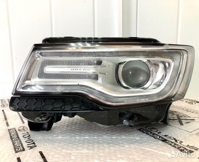 Фара ксеноновая передняя левая Jeep Grand Cherokee