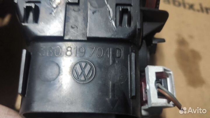 Дефлектор воздуха в торпеду Пассат Б5 3B0819704D