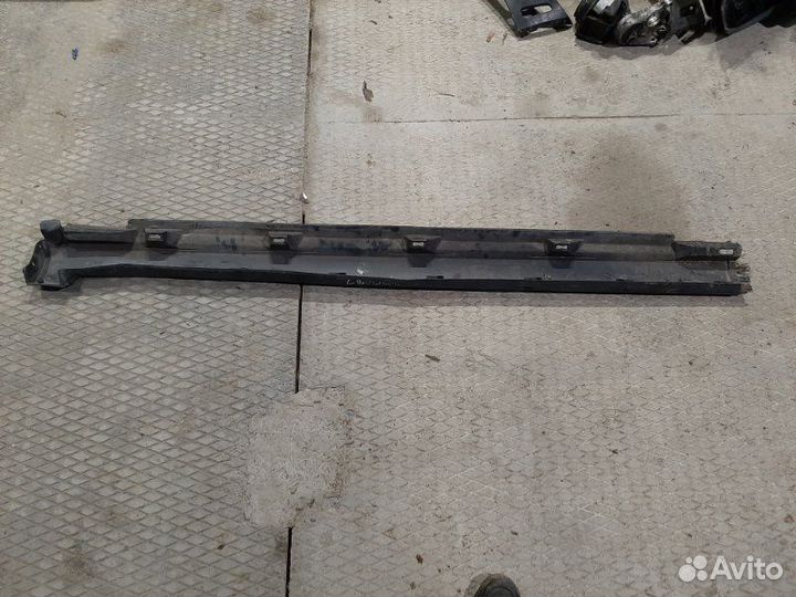 Накладка порога левая Volkswagen Passat B6 AXX