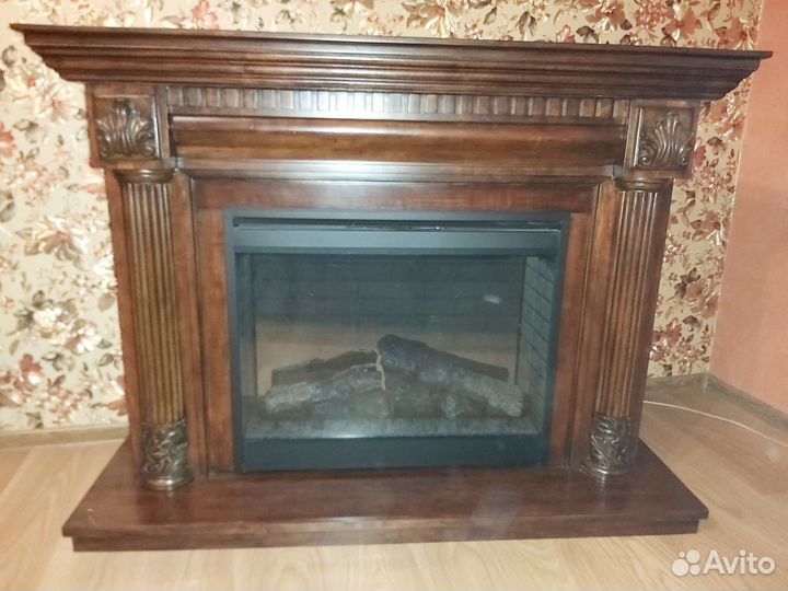 Портал с электрокамином из дерева