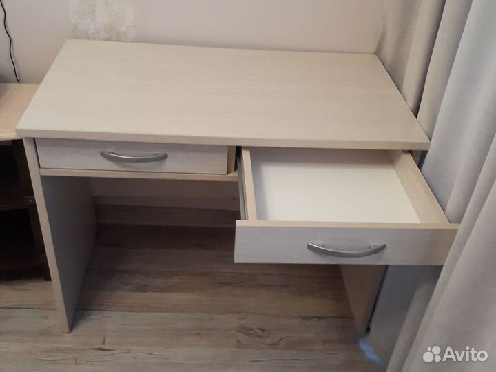 Стол письменный или для компьютера