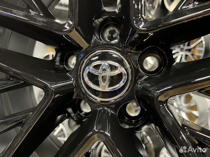 Диски R19 на Toyota Camry и Lexus LS GS