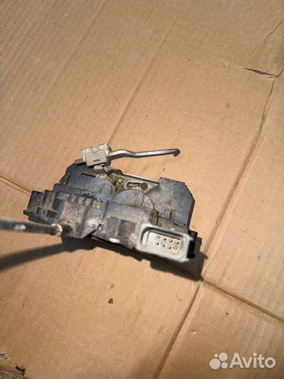 Замок двери задний правый Opel Corsa хэтчбек 5 дв