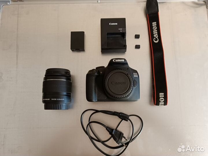 Зеркальный фотоаппарат Canon eos 2000d