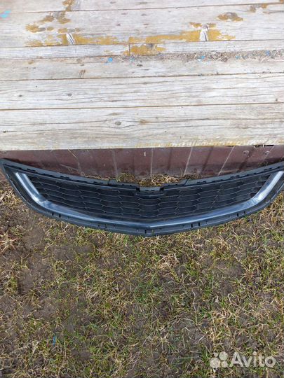 Решотка радиатора Шевроле Кобальт