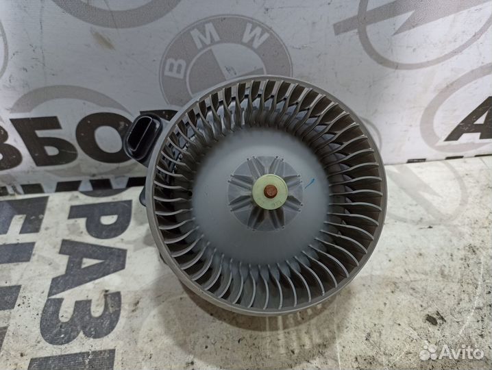 Мотор печки Toyota Avensis T270