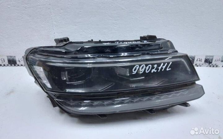 Фара правая Volkswagen Tiguan