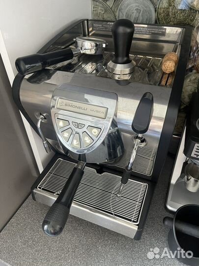 Профессиональная кофемашина simonelli musica