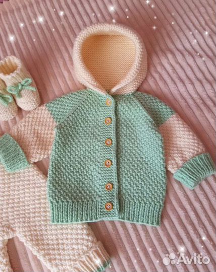 Вязаный комплект для новорожденного