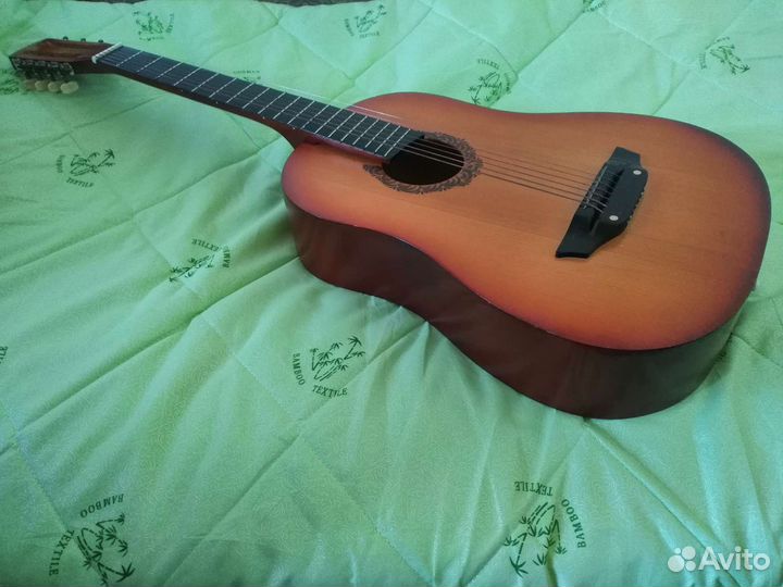 Акустическая гитара